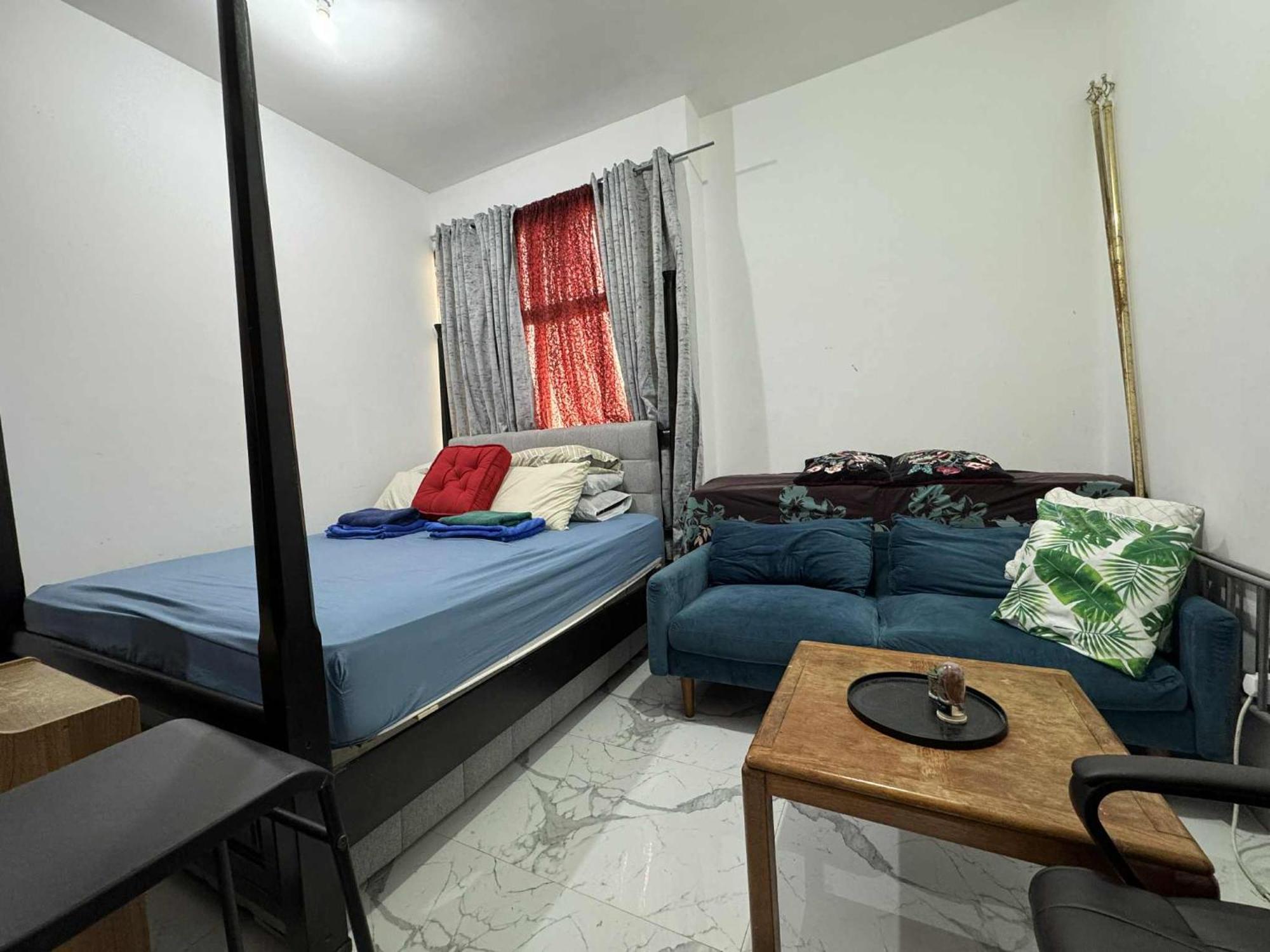 Affordable With 2 Beds Shared Toilet *