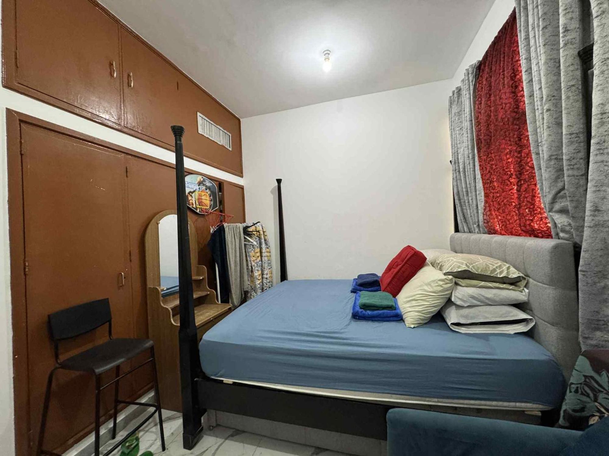 Affordable With 2 Beds Shared Toilet *